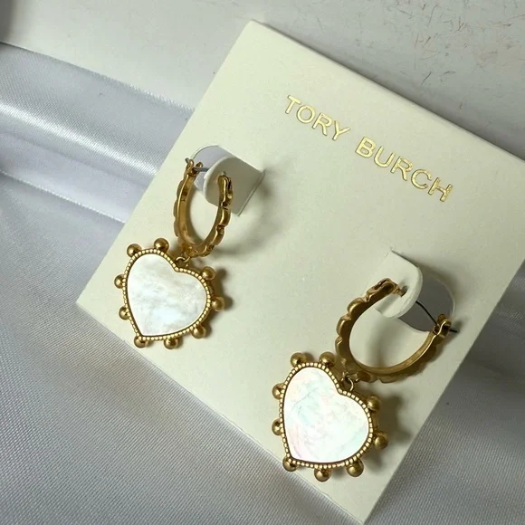 ❌Price Drop ❌NWOT Tory Burch Gold and White Pearly Heart Earrings. - Picture 3 of 9
